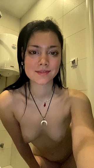 Big Ass Teen Shows Off Her Favorite Outfit'