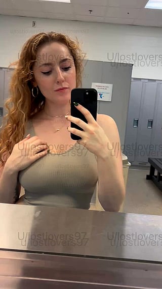 Busty Babe Takes Selfie in Gym Mirror'