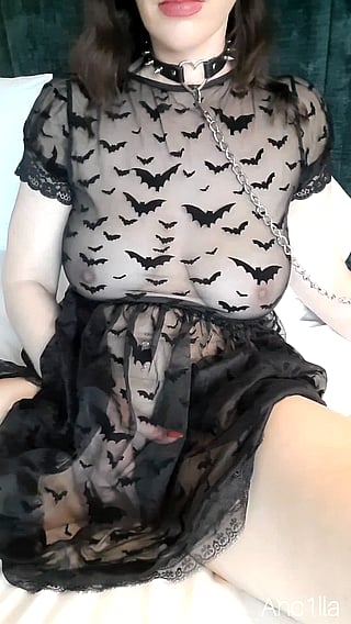 Big Tits Reveal: Goth Chick Fingering Her Pussy'