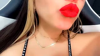 Big Tits Reveal: I Love Being Sexy and Exposing Everything Behind My Shirt'