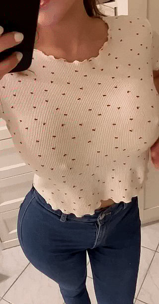 37yo Mom with Nice Tits: DD Cup Enhanced'