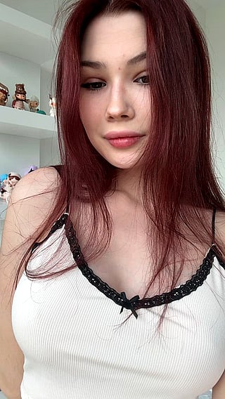Redhead College Girl Reveals Huge Tits on Titty Drop'