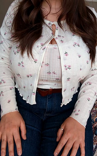 Big Tits Reveal: Natural Beauty on Display'