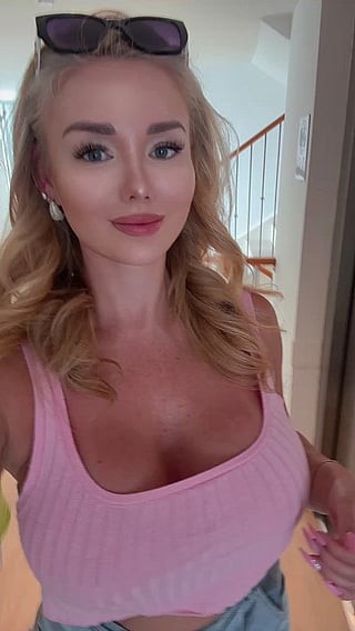 Blonde Bimbo Drops Titty in Hotel Hallway'