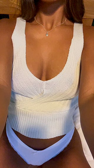 Big Tits Reveal: Titty Show for the Boys'