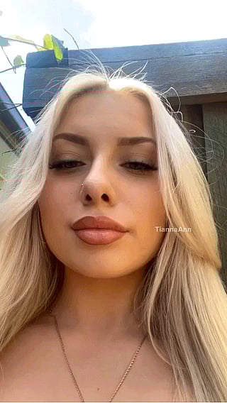 Blondie's Natural Beauty: A Look at Her Lips, Eyes, and Hair'