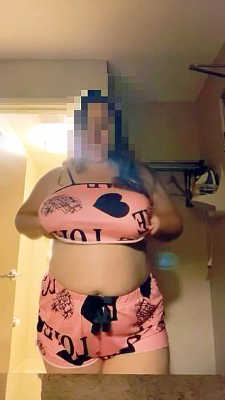 Huge Tits Reveal: A Big Boobed Babe Shows Off Her Cleavage'