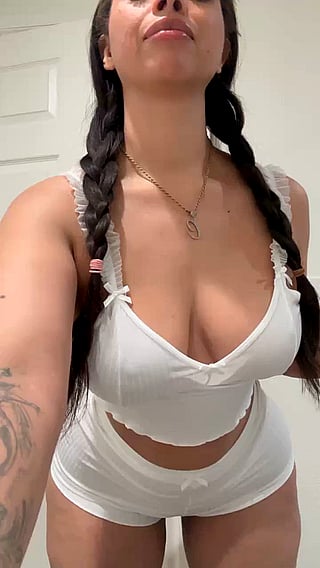 Big Tits Latina Wants Nudes: 'If You Find Me Sexy for 44, Say Yes''