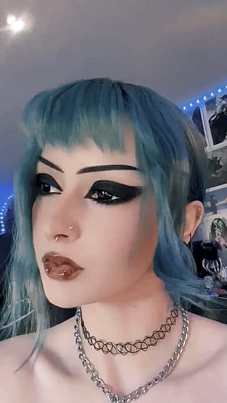 Goth Chick Gets Bored, Does Makeup & Poses for Camera'