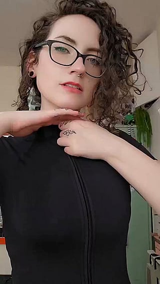 Reveal: Big Tits and a Piercing'