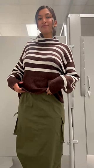 Titty Reveal at Work: Brunette Amateur Cute Homemade Latina'