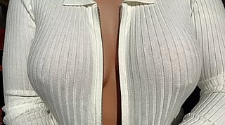 Perky Titty Reveal: Amateur Brunette Boobs Bouncing'