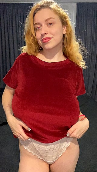 Huge Tits Flashing: Cute Teen Shows Off Her Natural Boobs'