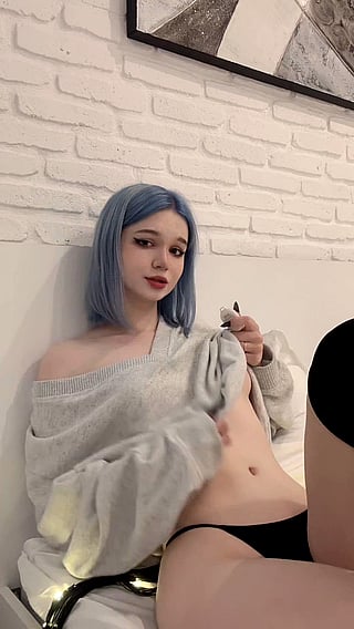 Titty Reveal: A Teen's Amateur Moment'