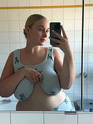 Big Tits MILF Won't Fit in Your Mouth... But Keep Trying!'
