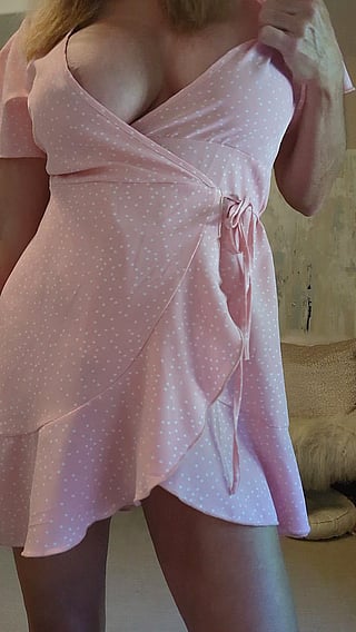 Busty MILF Shows Off Her Big Tits'