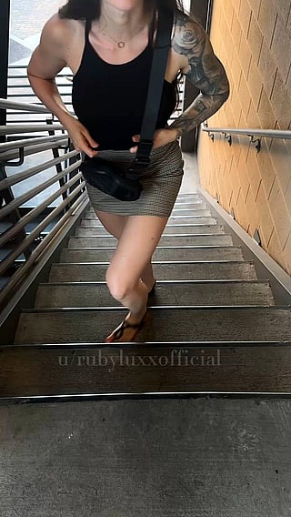 Big Tits Show Off: A Date with a Girl on Tits'