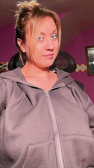 Curvy Girl Katie's Thick Hoodie Steal'
