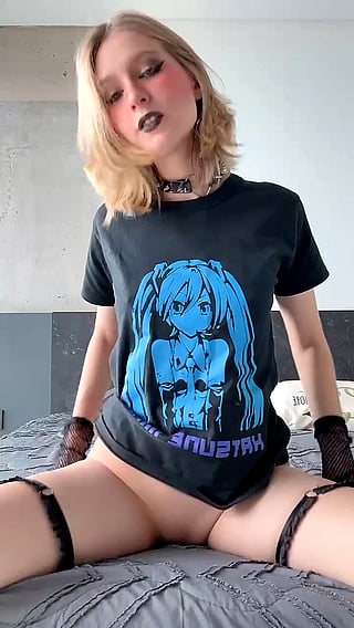 Homemade Teen Tits: Would You Date Small Natural Cups Over Double Ds?'