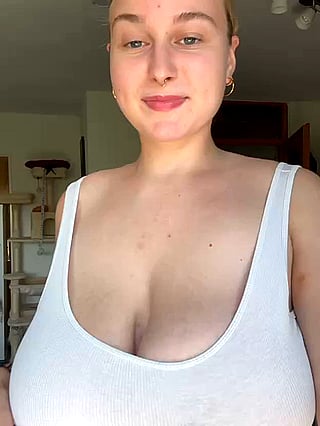 Big Tits MILF: The Best Thing About a Big Girl's Fat Titties'