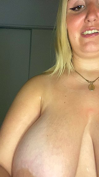 Sexy Mature Curves: Always in Shape'