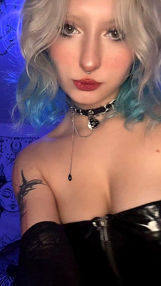 Revealing the Teen OnlyFans Model: A Glimpse of Her Tits'