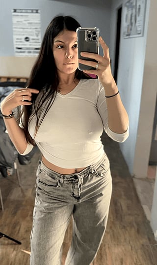 Busty Latina Takes Selfie in Mirror'