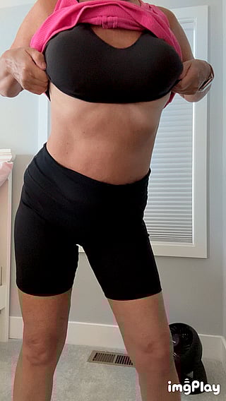 Eat Me: Woman in Black Shorts Shows Off Her Body'