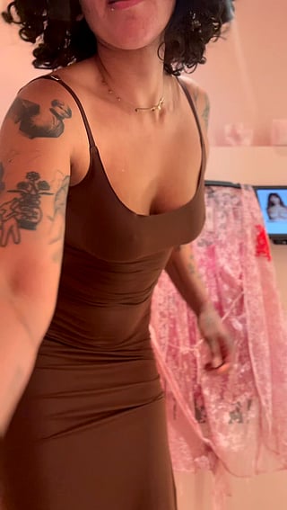 Brown Babe Reveals Her Boobs in the Dressing Room'