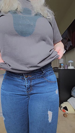 Big Tits, Soft and Heavy: A Realistic Look at H Cup Natural Breasts'