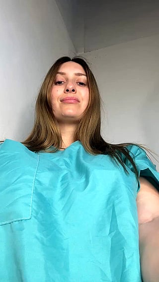 36yo Nurse Flashes Her Boobs: 'I Forgot My Bra, So I'm Showing Off My Milkers'!'