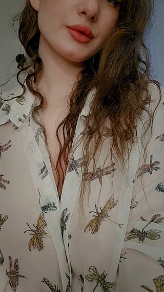 College Girl Reveals Her Tits'