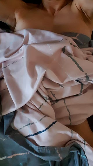 Pussy Reveal: Tight Pussy Lips and Petite Boobs'