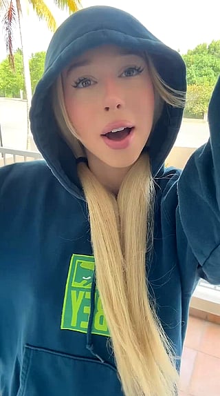 Titty Drop: Teen Flashes from Balcony for the Drop'