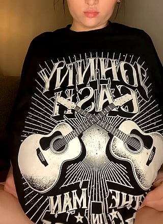 Big Tits Showing Off: L Cups and Guitars'