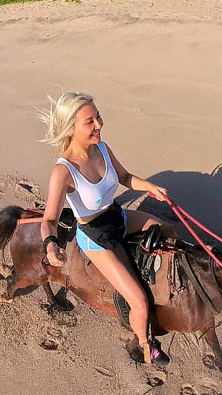 horse riding titty drop! bounce bounce bounce'