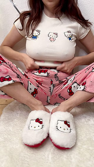 Revealing my Hello Kitty girl natural assets'