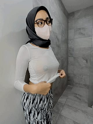 A smooth reveal, Don't wanna hide these beauties from non-muslim guys ?'