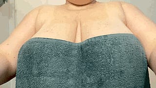 Squeaky clean titties 🥰'