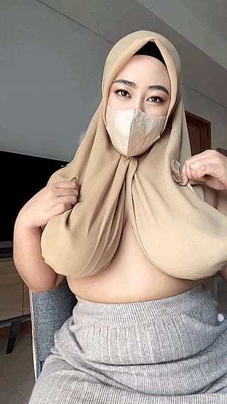 Using my hijab for this titty drop'