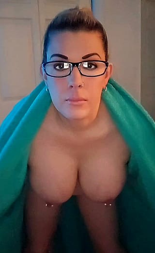 Big titty mom here'