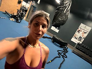 Boobs off at gym'