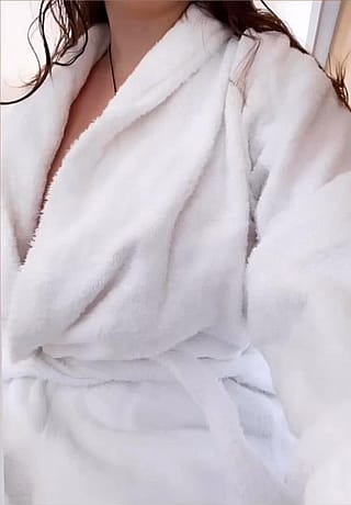 Bathrobe reveal'