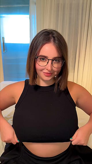 Busty sexy girl with glasses (drop)'