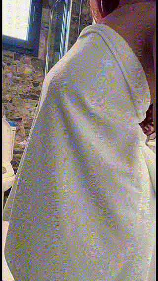 Upsi… I just dropped my towel [gif]'