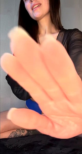 Big Tits Nude: I Need a Face to Sit On'